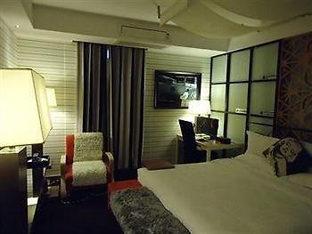 Zhengzhou Yujia Hotel Cultural Road Exterior photo